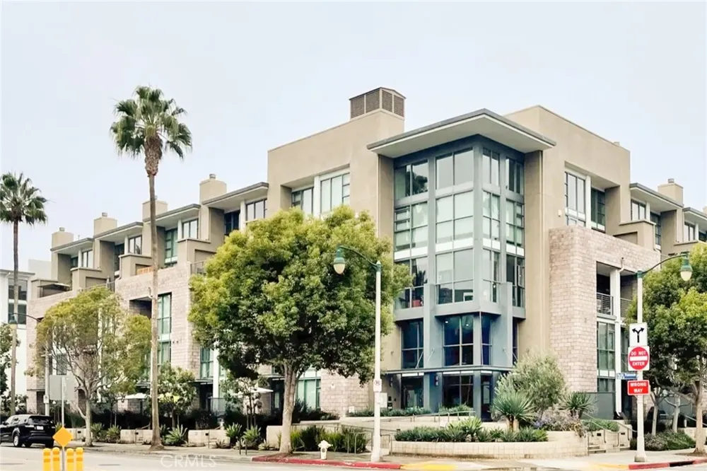 13045 Pacific Promenade #303 Playa Vista, CA 90094
