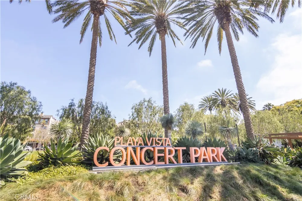13045 Pacific Promenade #303 Playa Vista, CA 90094