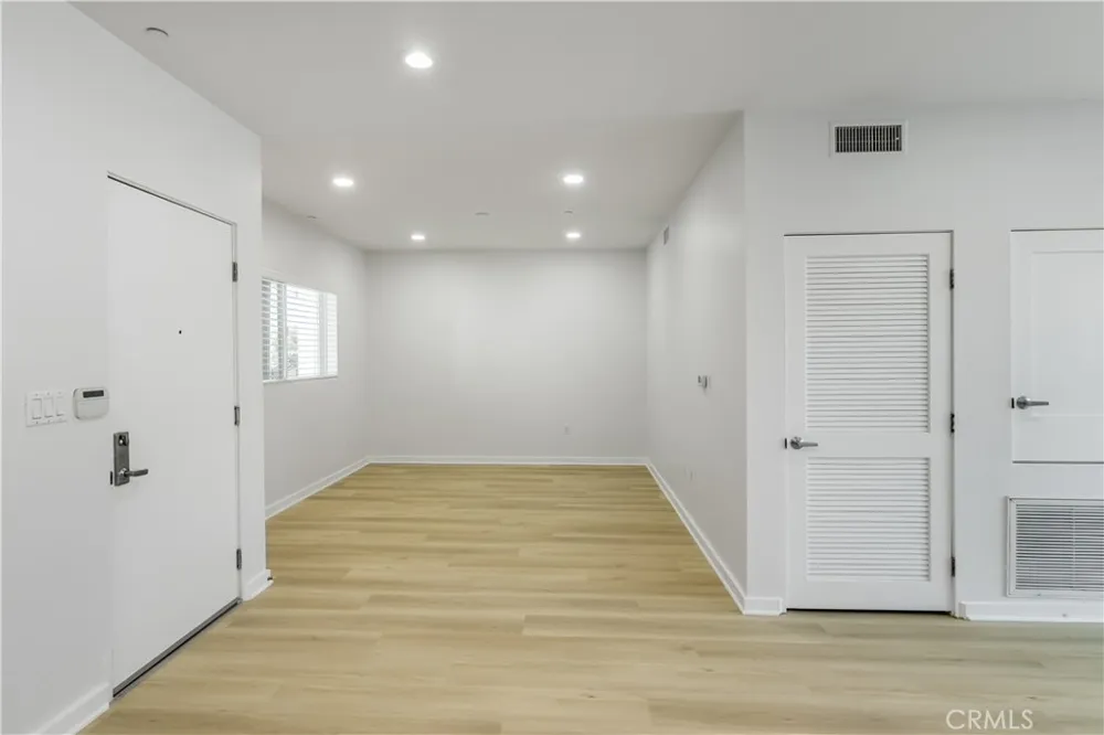 13045 Pacific Promenade #303 Playa Vista, CA 90094