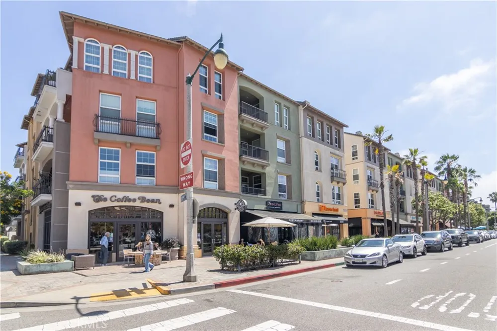 13045 Pacific Promenade #303 Playa Vista, CA 90094