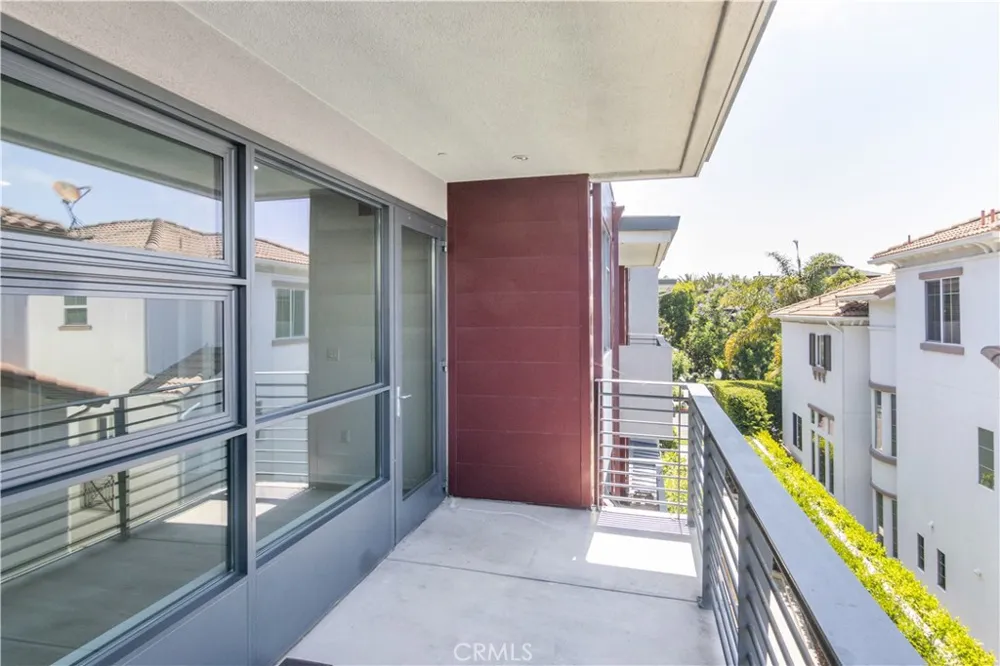 13045 Pacific Promenade #303 Playa Vista, CA 90094