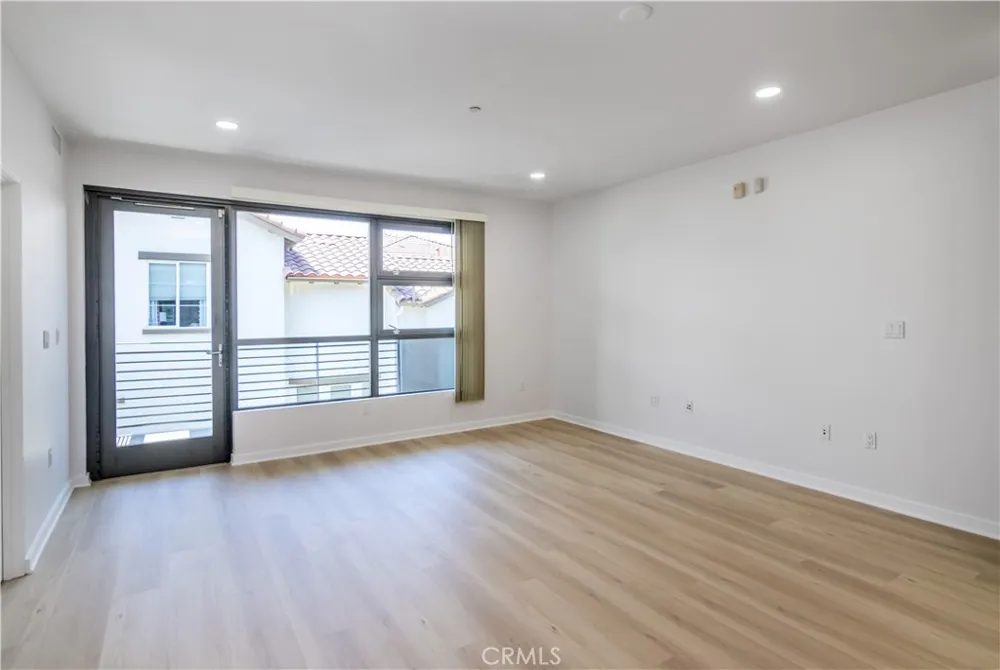 13045 Pacific Promenade #303 Playa Vista, CA 90094
