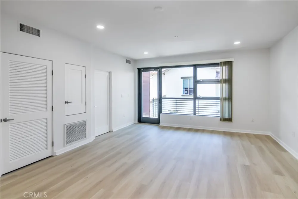 13045 Pacific Promenade #303 Playa Vista, CA 90094