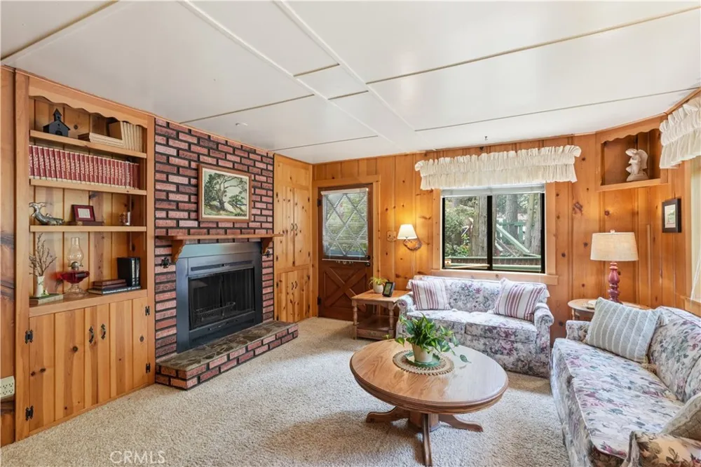 23404 Cloudview Crestline, CA 92325