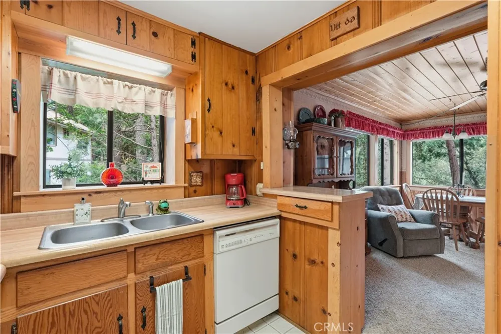 23404 Cloudview Crestline, CA 92325