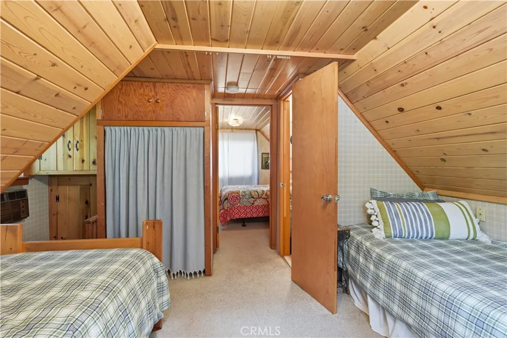 23404 Cloudview Crestline, CA 92325