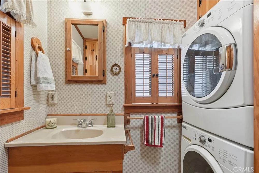 23404 Cloudview Crestline, CA 92325