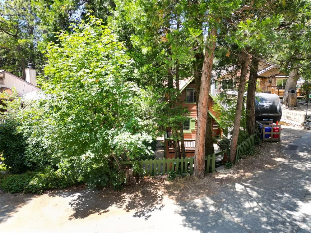 23404 Cloudview Crestline, CA 92325