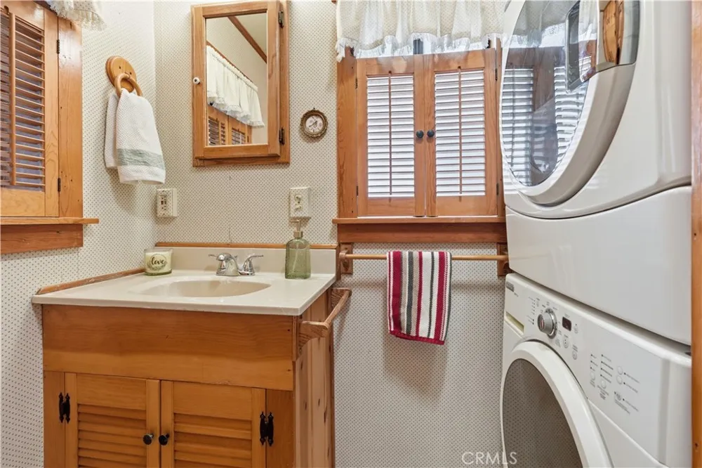 23404 Cloudview Crestline, CA 92325