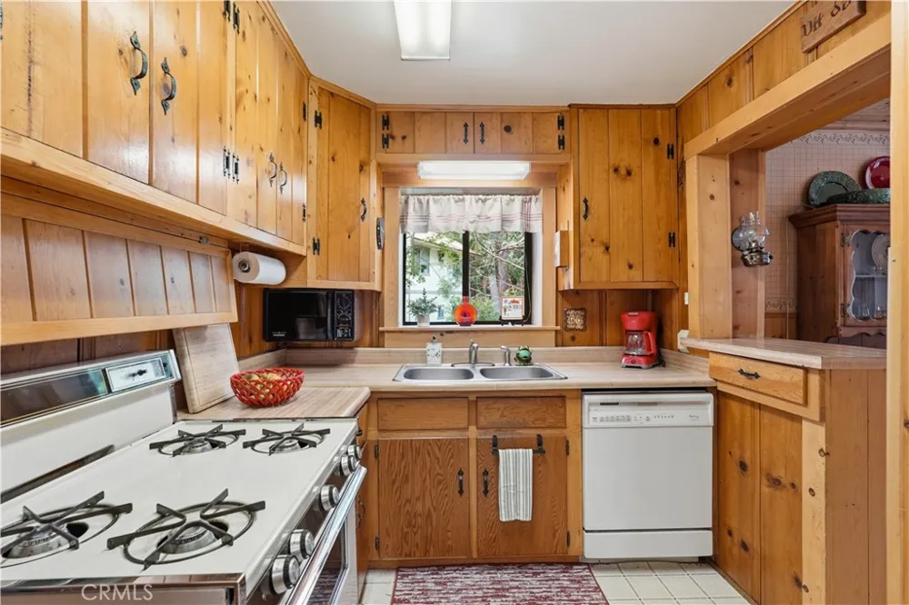23404 Cloudview Crestline, CA 92325