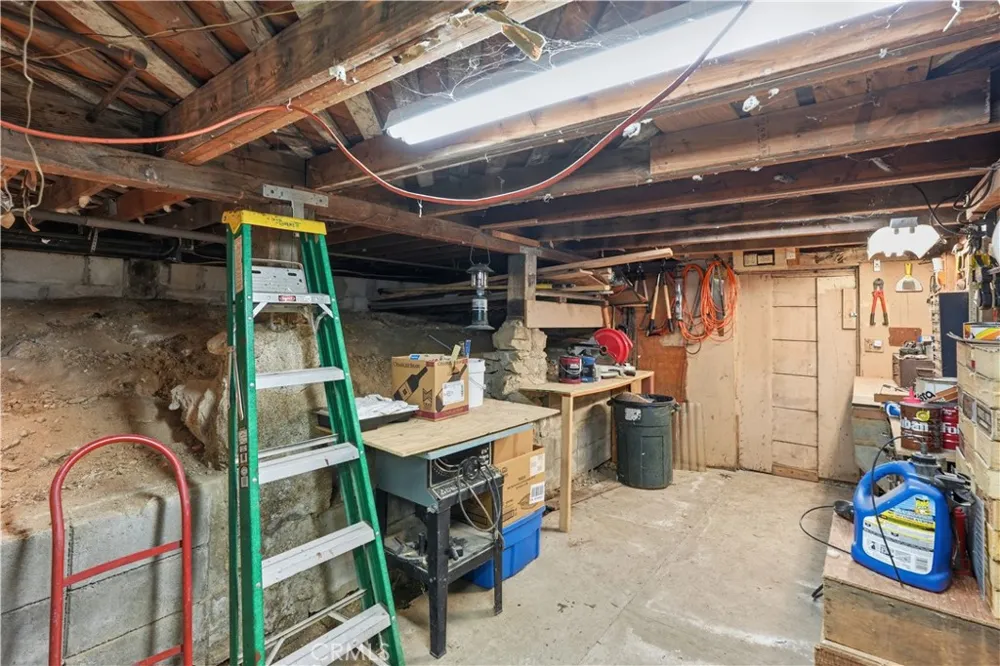 23404 Cloudview Crestline, CA 92325