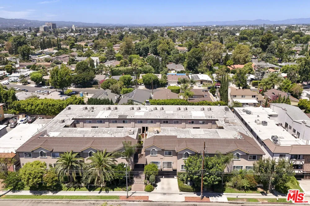 6525 Woodman Avenue #2 Valley Glen, CA 91401