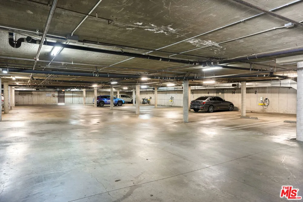 6525 Woodman Avenue #2 Valley Glen, CA 91401