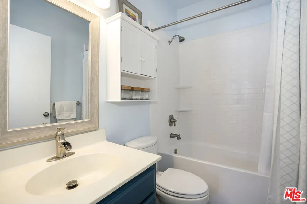 6525 Woodman Avenue #2 Valley Glen, CA 91401
