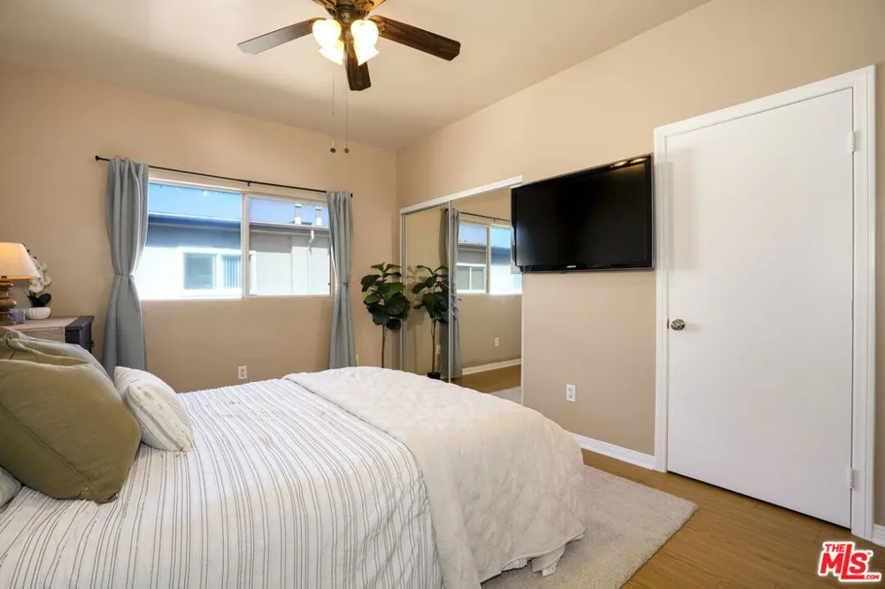 6525 Woodman Avenue #2 Valley Glen, CA 91401