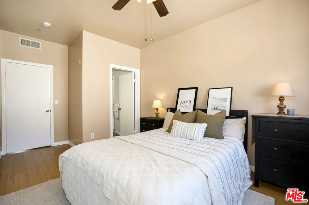 6525 Woodman Avenue #2 Valley Glen, CA 91401