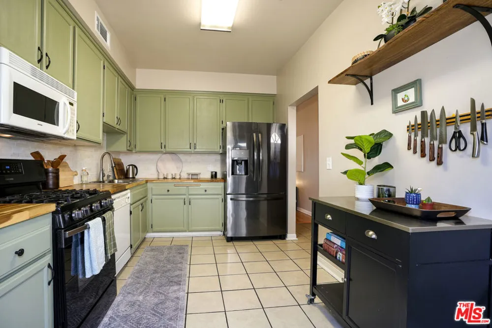 6525 Woodman Avenue #2 Valley Glen, CA 91401