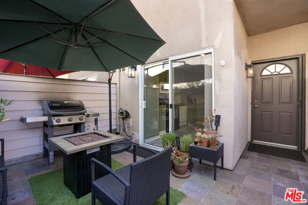 6525 Woodman Avenue #2 Valley Glen, CA 91401