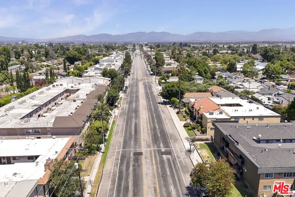 6525 Woodman Avenue #2 Valley Glen, CA 91401