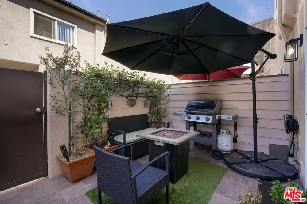 6525 Woodman Avenue #2 Valley Glen, CA 91401