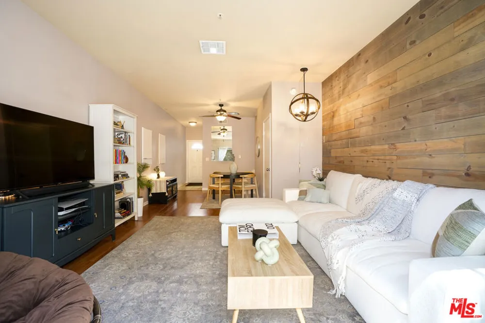 6525 Woodman Avenue #2 Valley Glen, CA 91401