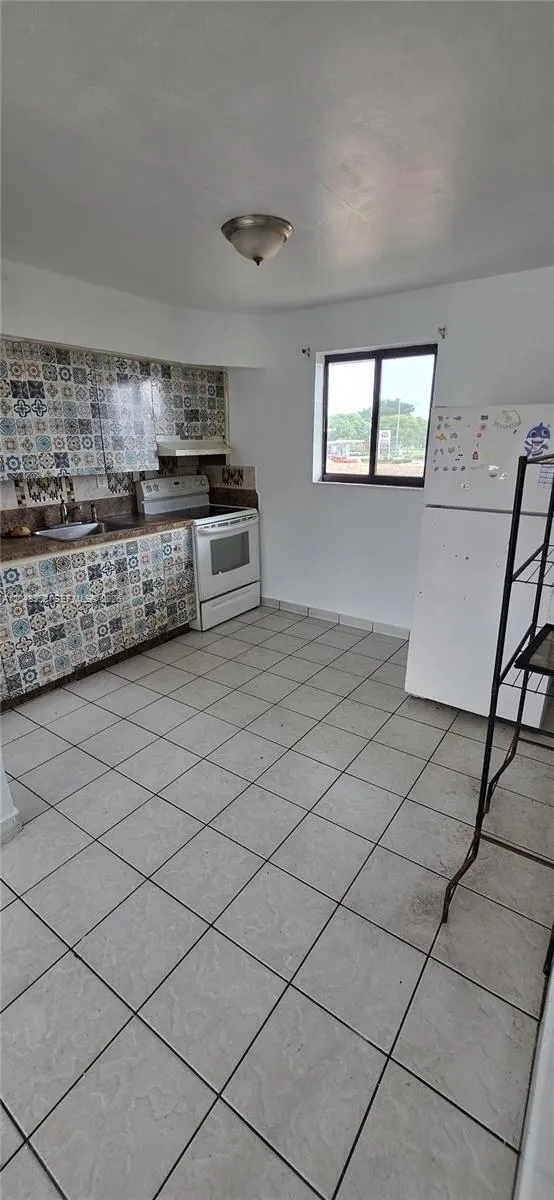 654 W 29th St #4 Hialeah, FL 33012
