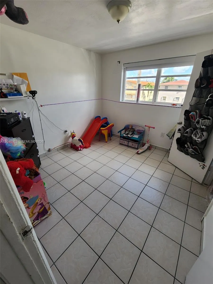 654 W 29th St #4 Hialeah, FL 33012