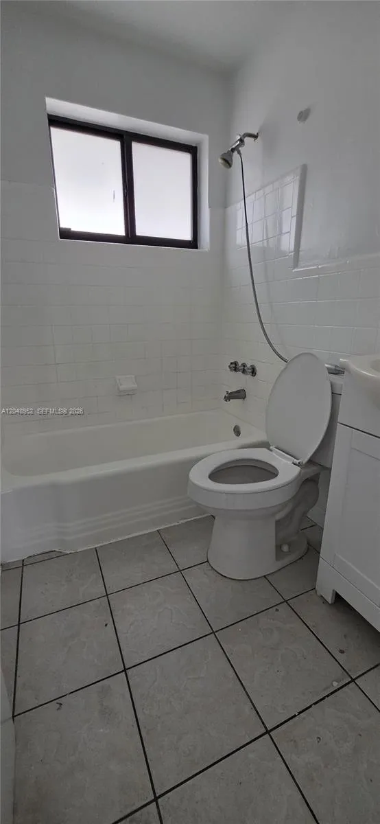 654 W 29th St #4 Hialeah, FL 33012