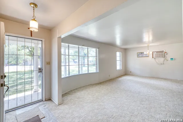 300 S FARRAR Uvalde, TX 78801