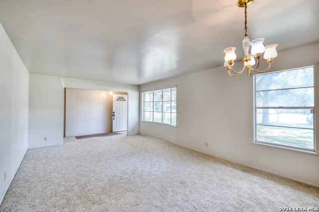 300 S FARRAR Uvalde, TX 78801