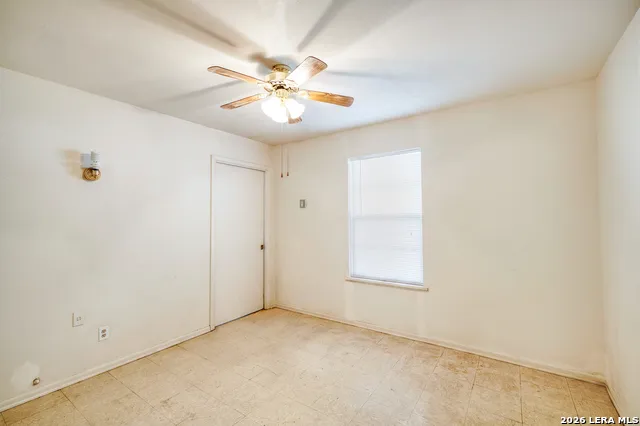 300 S FARRAR Uvalde, TX 78801