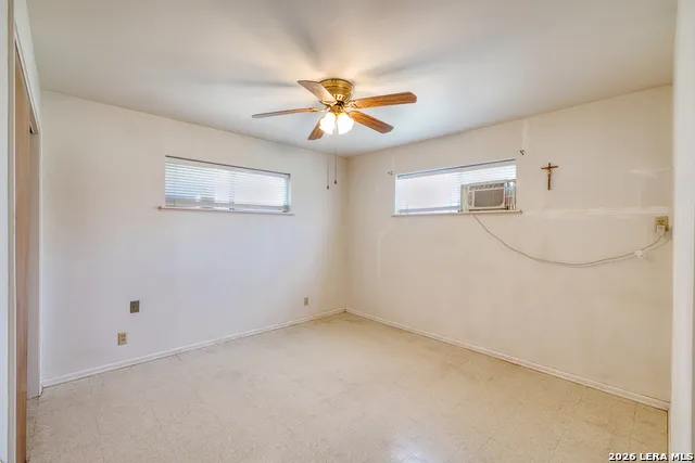 300 S FARRAR Uvalde, TX 78801