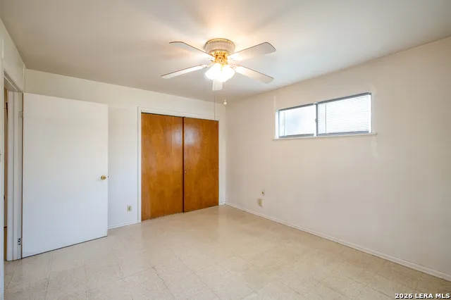 300 S FARRAR Uvalde, TX 78801