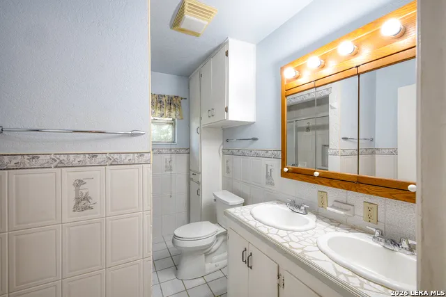 300 S FARRAR Uvalde, TX 78801