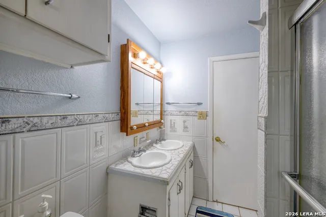 300 S FARRAR Uvalde, TX 78801