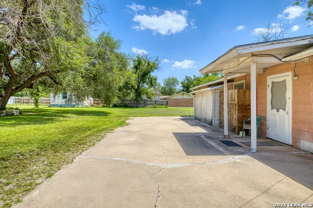 300 S FARRAR Uvalde, TX 78801
