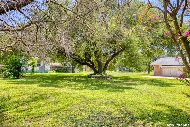 300 S FARRAR Uvalde, TX 78801