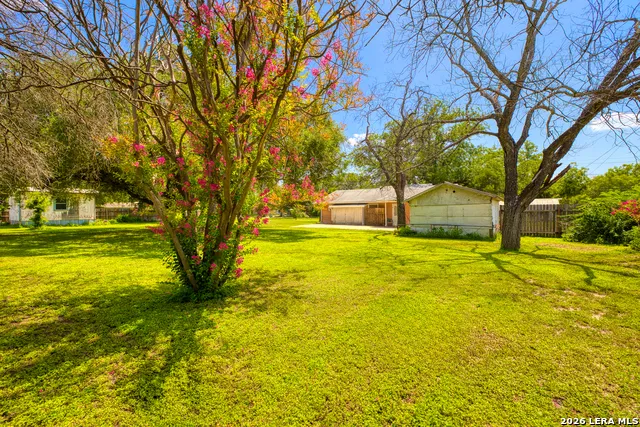 300 S FARRAR Uvalde, TX 78801