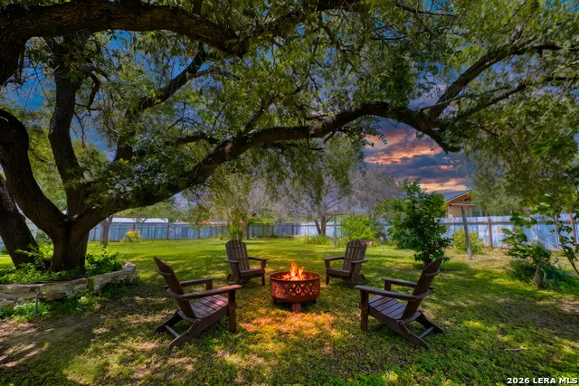 300 S FARRAR Uvalde, TX 78801