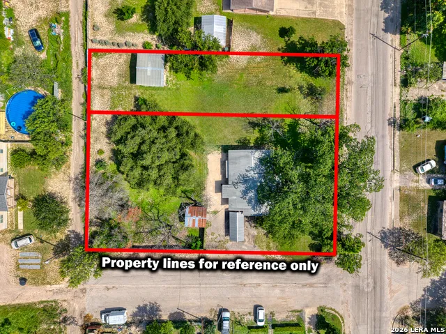 300 S FARRAR Uvalde, TX 78801