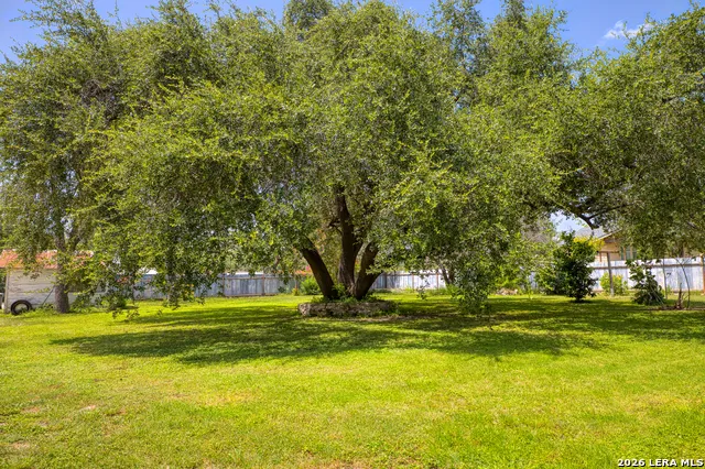 300 S FARRAR Uvalde, TX 78801