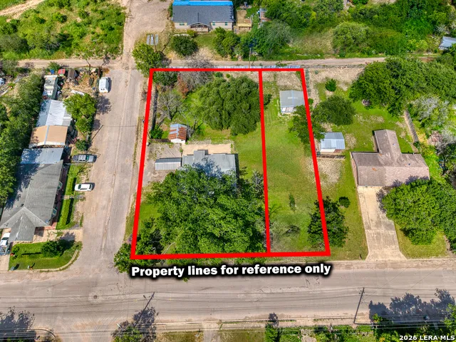 300 S FARRAR Uvalde, TX 78801