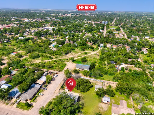 300 S FARRAR Uvalde, TX 78801