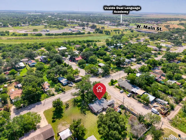300 S FARRAR Uvalde, TX 78801