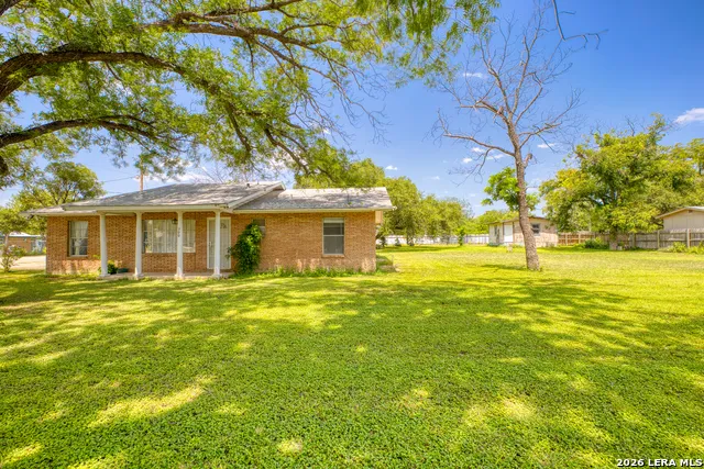 300 S FARRAR Uvalde, TX 78801