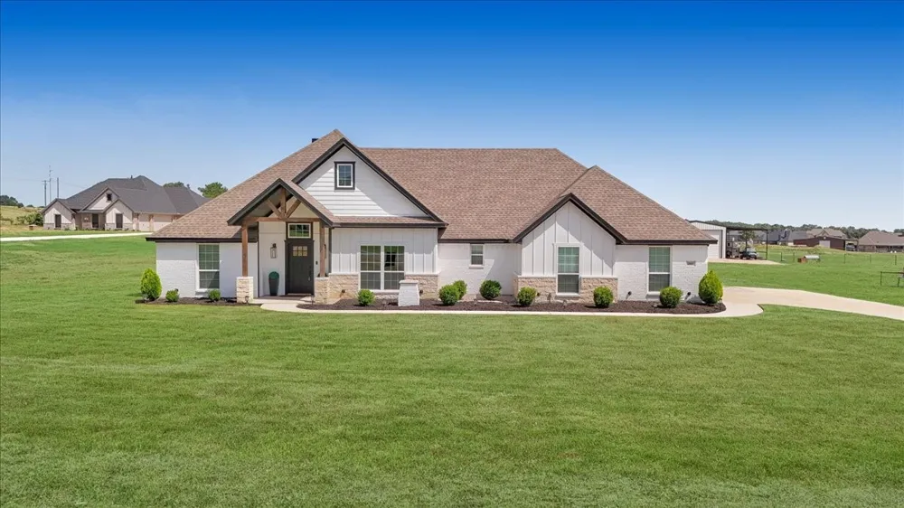 1005 Paradise Parkway Poolville, TX 76487