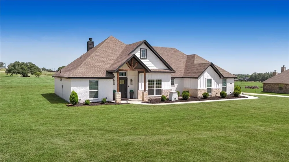 1005 Paradise Parkway Poolville, TX 76487