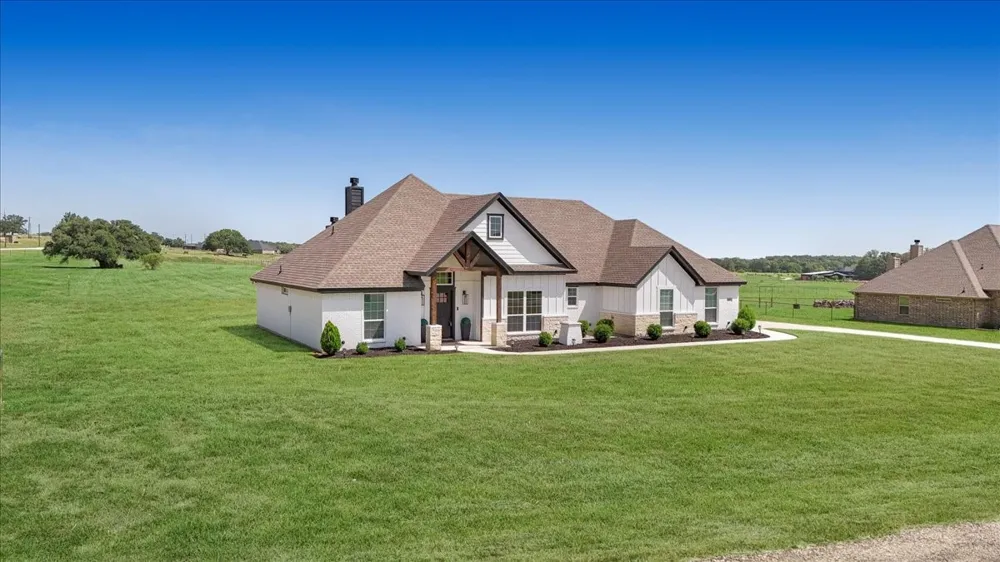 1005 Paradise Parkway Poolville, TX 76487