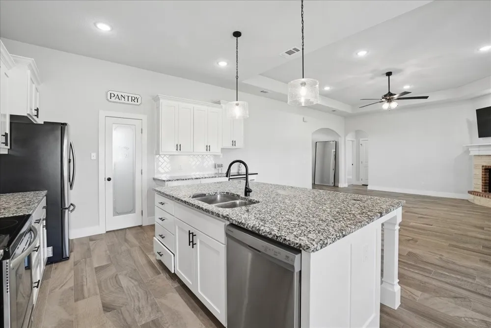 1005 Paradise Parkway Poolville, TX 76487
