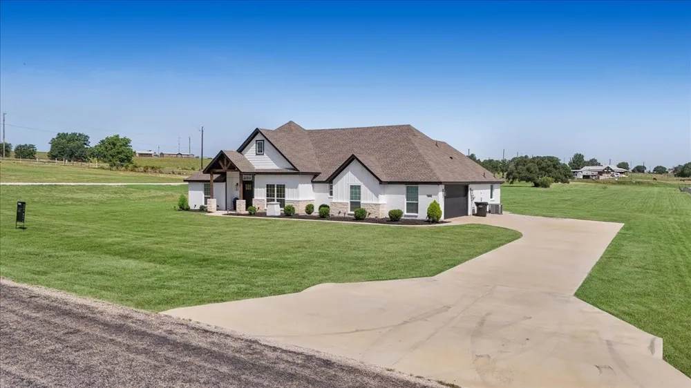 1005 Paradise Parkway Poolville, TX 76487